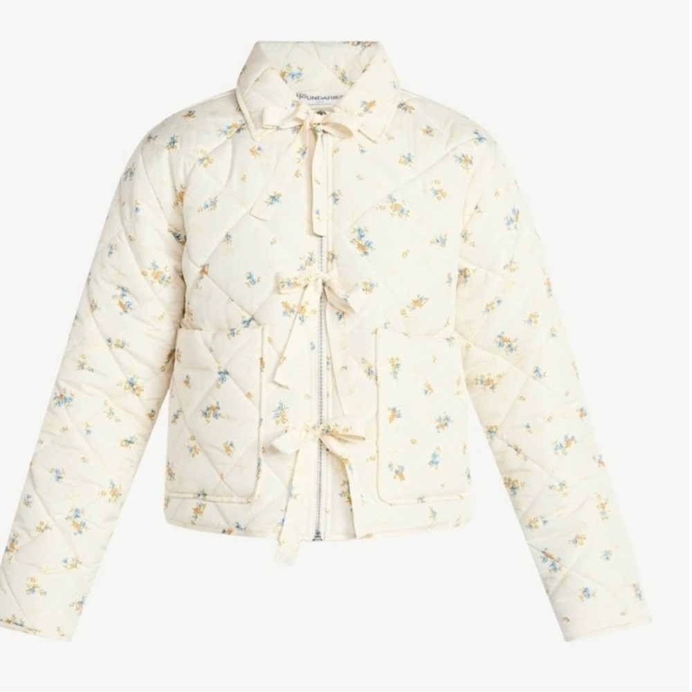 NWT No boundaries - Cutest cream Cottagecore Floral Quilted Jacket